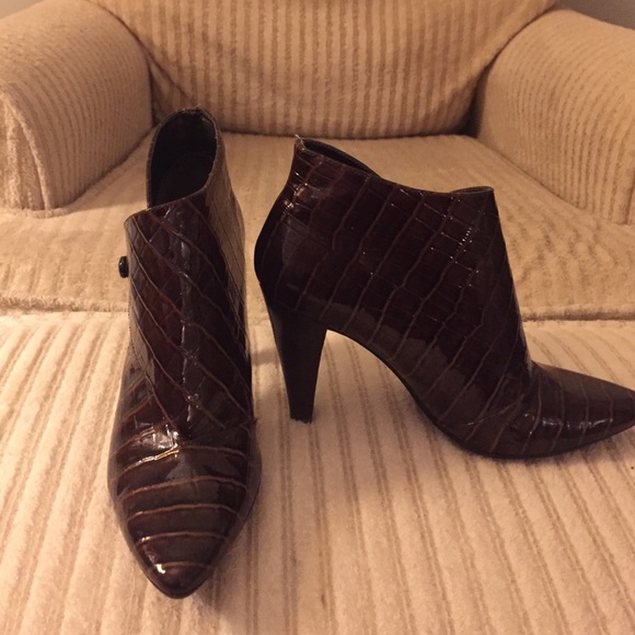 Leather Via Spiga booties size 6 1/2