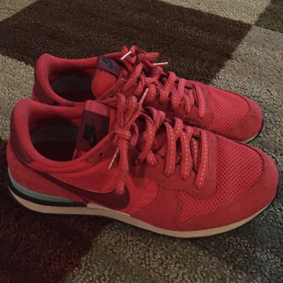 Nike Shoes - NIKE Internationalist