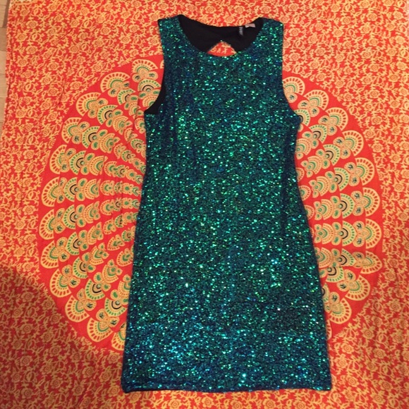 👗Sparkly H&M turquoise dress