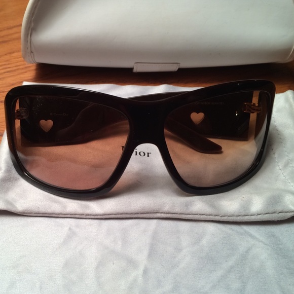 Dior, brown, heart accent sunglasses. - Picture 4 of 5