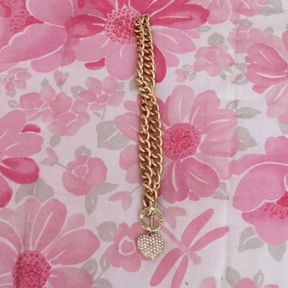 Cute guess Chane necklace