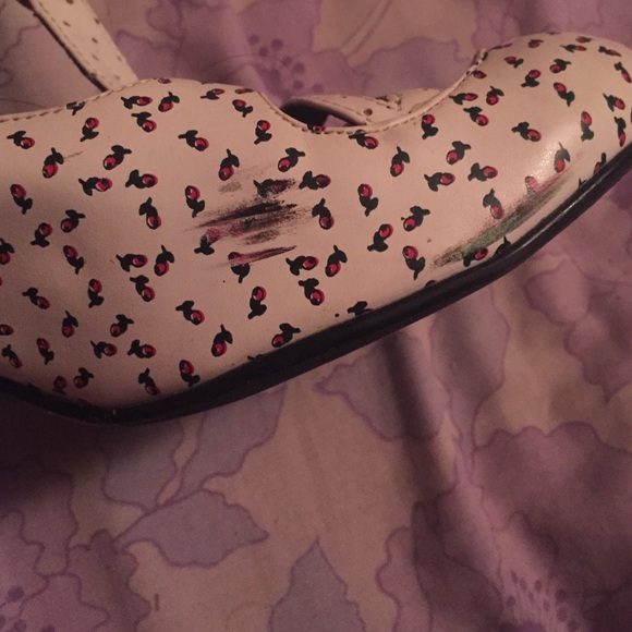 T.U.K. White Mary Jane heels w Cherries - Picture 2 of 4