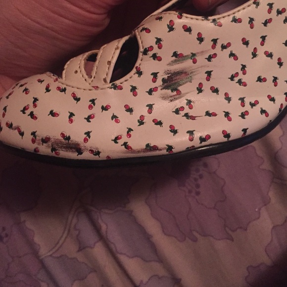 T.U.K. White Mary Jane heels w Cherries - Picture 3 of 4