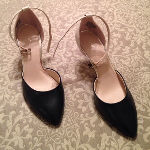 Ladies pumps Apt 9 size 7med. New but never worn.