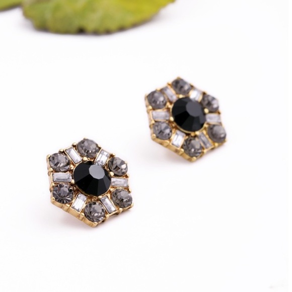 Classic Simulated Onyx Earrings - Picture 3 of 4