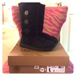 W Bailey Button triplet Ugg boots