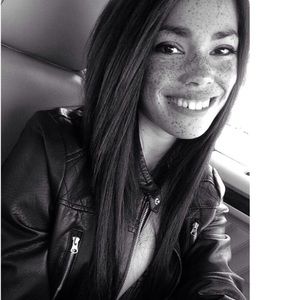 Meet your Posher, Emoni