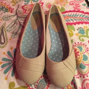 cream flats