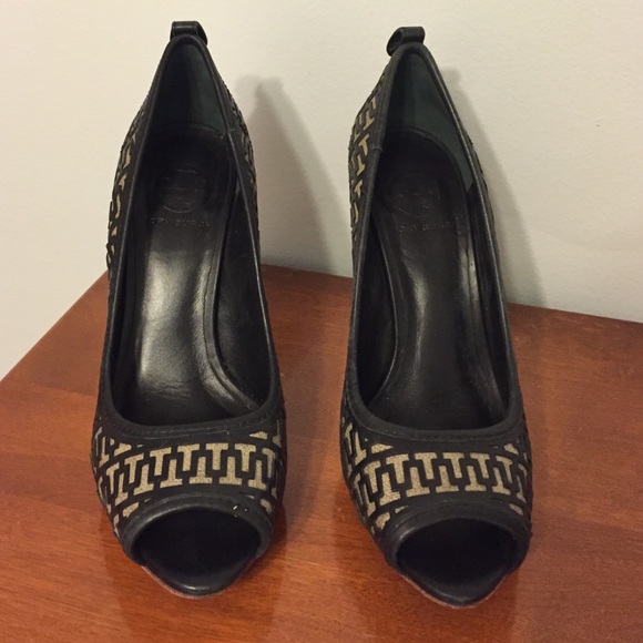 Size 8 Tory burch high heel pumps