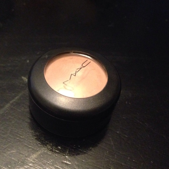 MAC Concealer in NW25