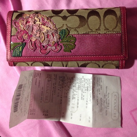 COACH WALLET PINK MINT CONDITION