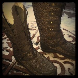 Super warm like new snow boots.