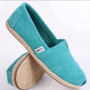 Tom's Women's Suede Perforated Casual Shoe