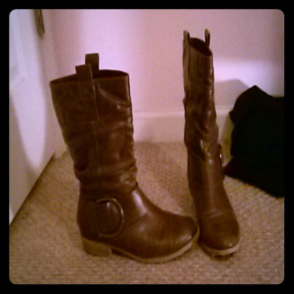 Brown Calf-high boots