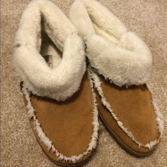 Minnetonka ankle slippers