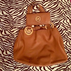 Michael Kors leather pursue & wallet