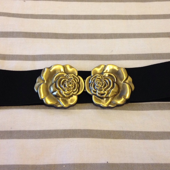 Elastic belt gold metal roses clasp