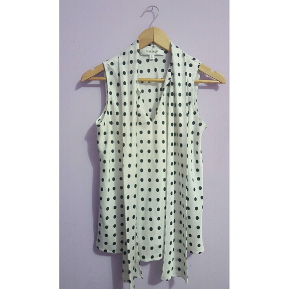 Sleeveless Pokadot Blouse - Picture 2 of 3