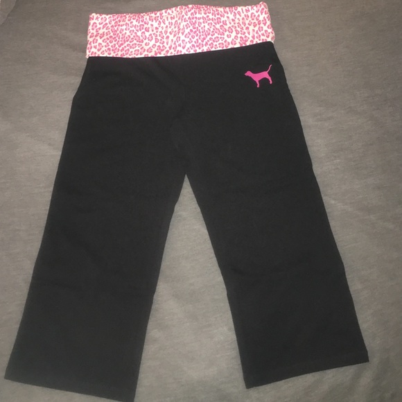 🎉 VS PINK Capris 🎉 Large 🎉
