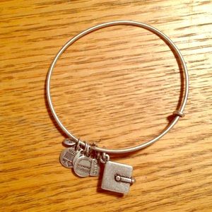 🎓Graduation Cap Alex and Ani🎓