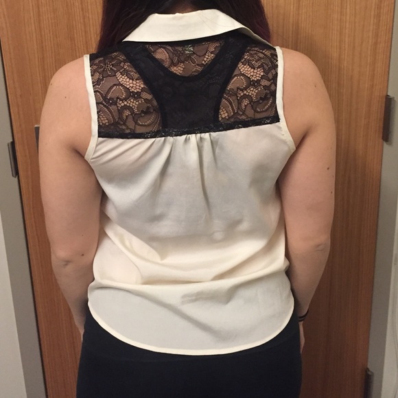 Lace-Insert Button-Down Tank - Picture 3 of 4