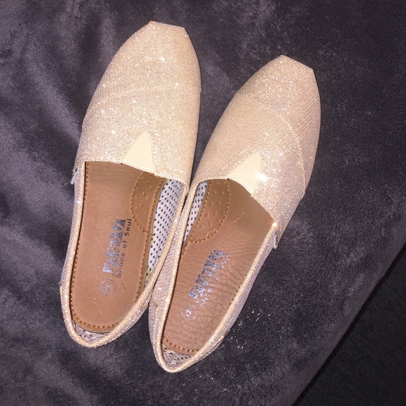 Champagne Tom Look Alikes 💋