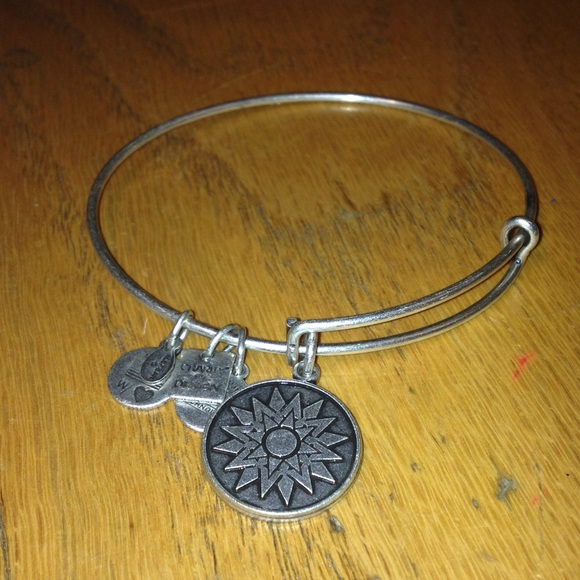 ☀️Sun Alex and Ani Bracelet☀️