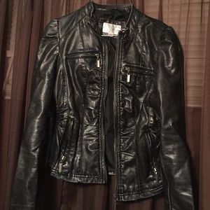 Cute black leather jacket!