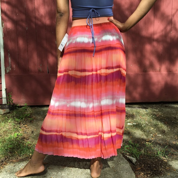✨HP✨ Pleated Maxi Skirt - Picture 3 of 4