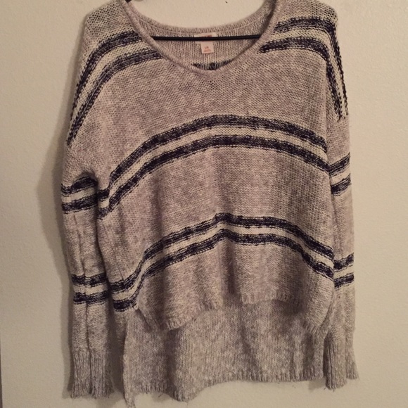 Light grey sweater