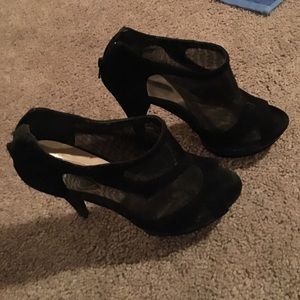 Halston sued heels originaly $120 4 years old