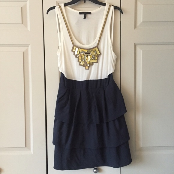 Ruffle dress with removable necklace
