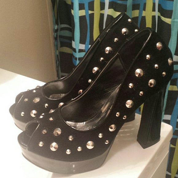 Peep Toe platform studded heels