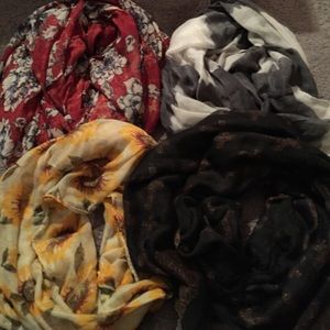 Bundle of 4 infinity scarves ✨