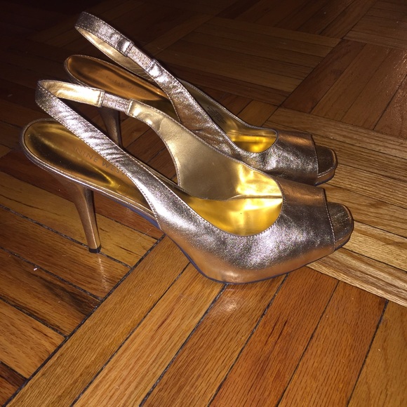 NEW Never Worn Nine West Gold Peep Toe Sling Backs