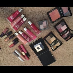 SOLD! Victoria's Secret makeup lot