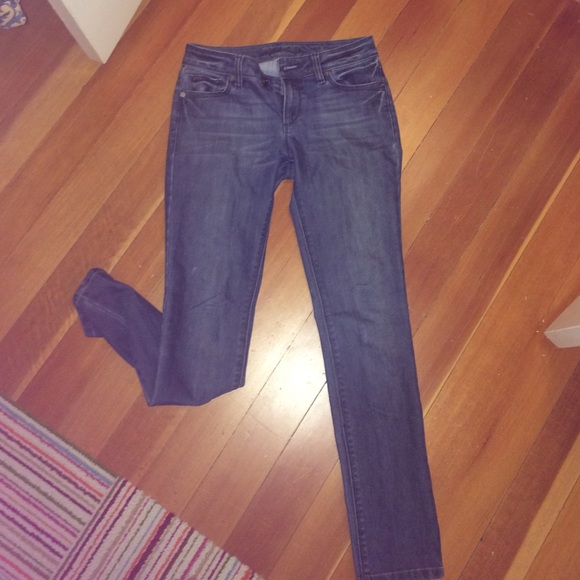 DL1961 premium denim jeans. Mid-rise skinny ankle.