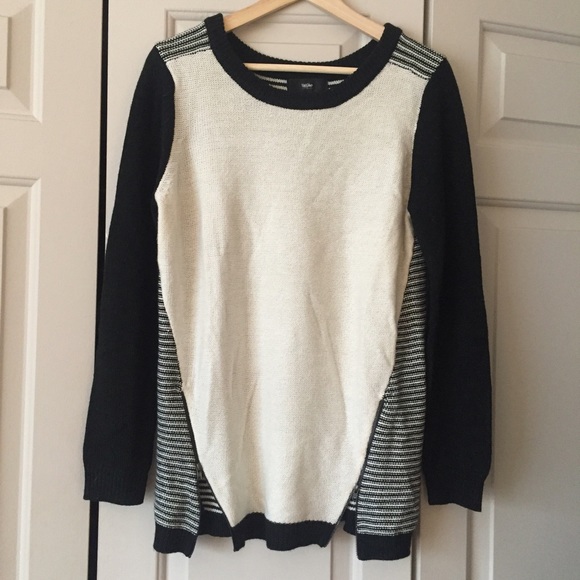 Black and white sweater with zipper hem