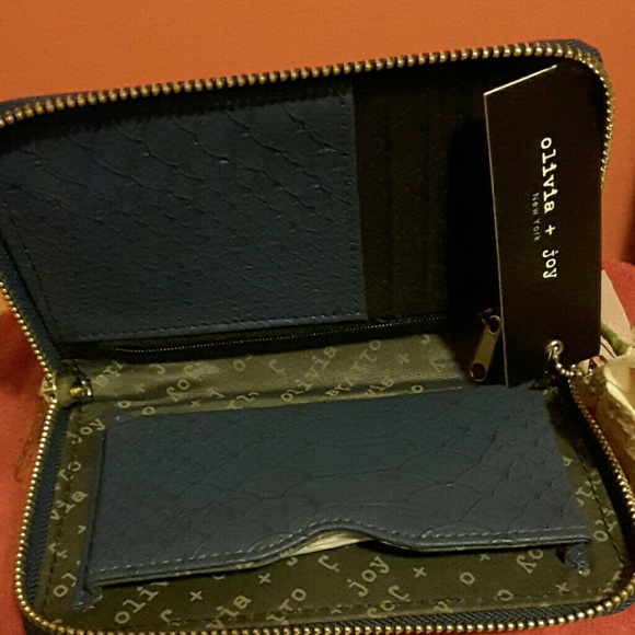 Beautiful Wristlet - Picture 2 of 3