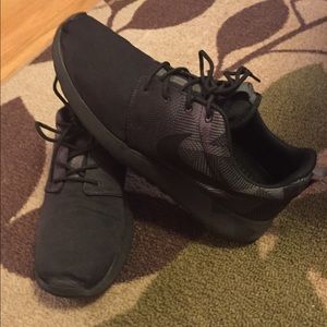 NIKE roshe - MENs size 9.5