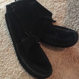 Black fringe moccasins like Minnetonka