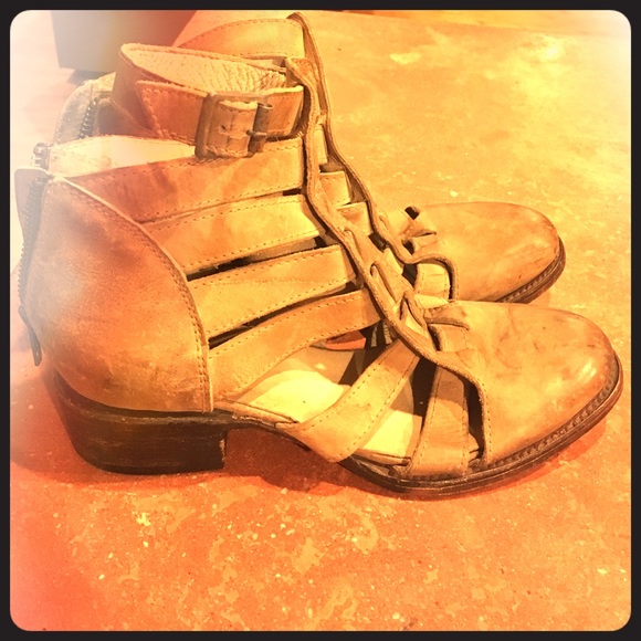 Freebird by Steven cut out booties