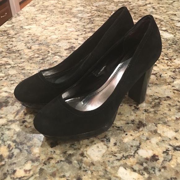 Velvety soft black leather platform pumps!