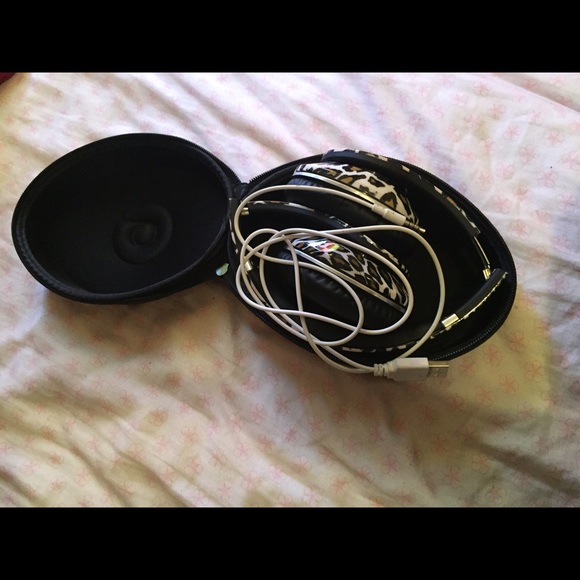 Customs beats by dre