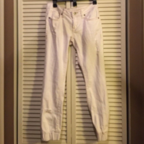 White/ off white crop joggers