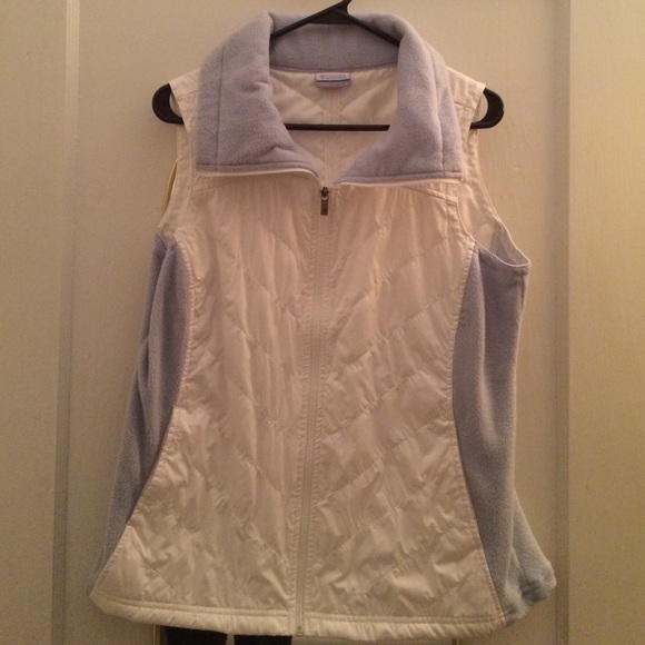 FINAL PRICE DROP. Columbia Vest. White & blue.