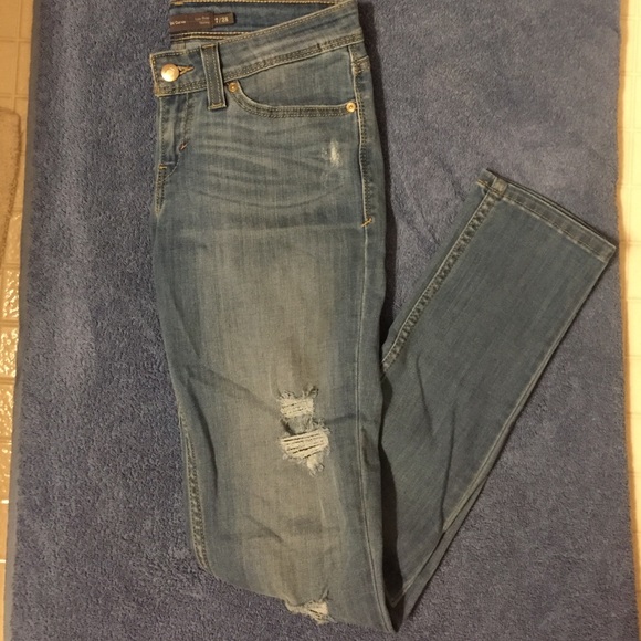 Women's Levi Jeans size 7/28