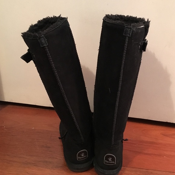 Bearpaw boots size 6