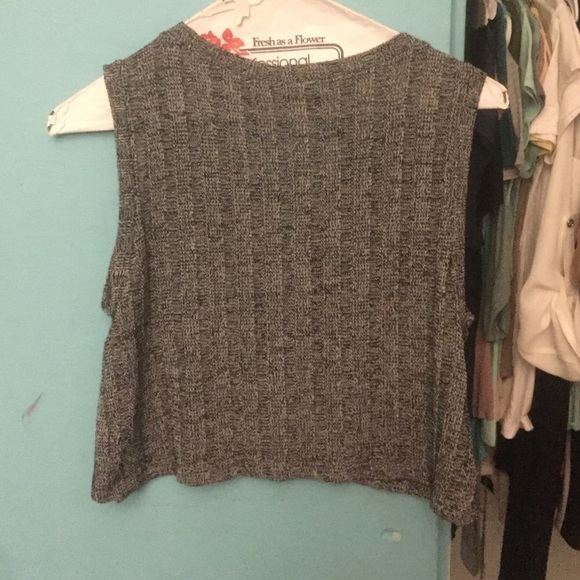 Gray crop top - Picture 2 of 2