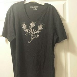 NWOT Men's Guess XXL V-neck Tee